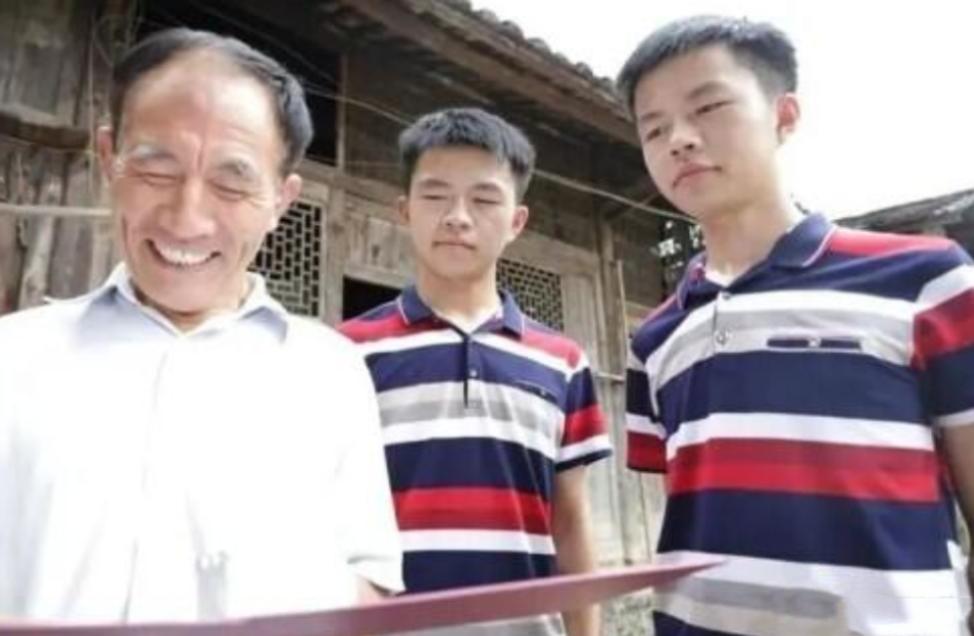 清华VS北大直播视频,别只盯着学霸人设,这些细节才是真门道 清华VS北大直播视频,别只盯着学霸人设,这些细节才是真门道
